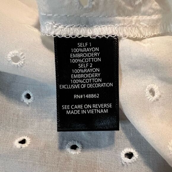 Torrid eyelet peasant blouse. Torrid size 0 - Picture 5 of 13